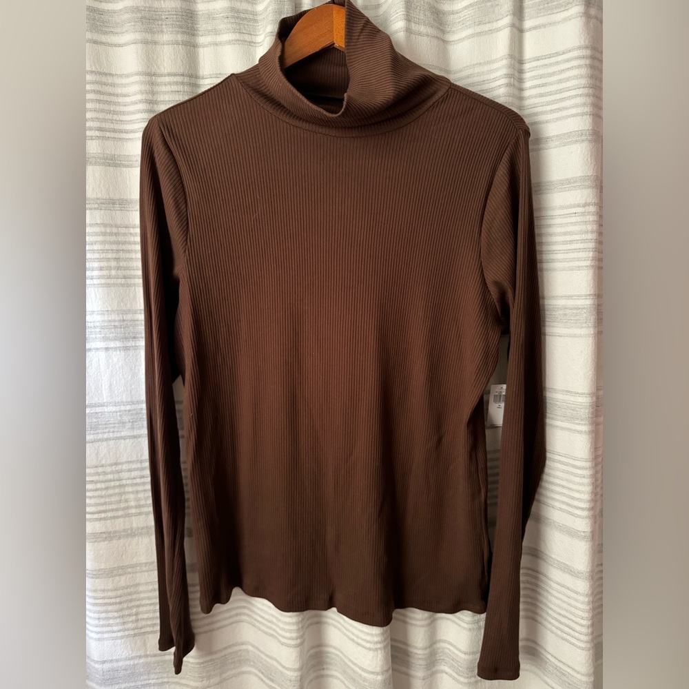 SOLD 🏷️CLEAR THE CLOSET SALE🏷️ NWT Brown Turtleneck